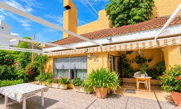 Resale - Villa -
San Miguel de Salinas - Ciudad De Las Comunicaciones