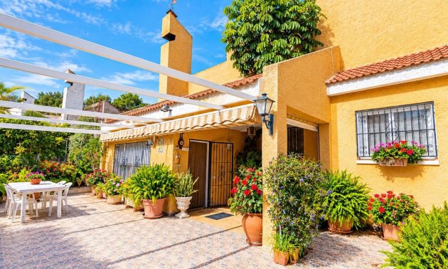 Resale - Villa -
San Miguel de Salinas - Ciudad De Las Comunicaciones