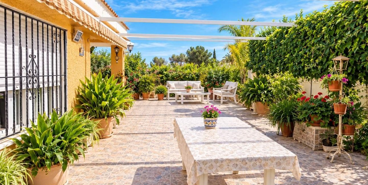 Resale - Villa -
San Miguel de Salinas - Ciudad De Las Comunicaciones