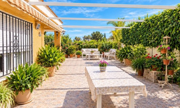 Resale - Villa -
San Miguel de Salinas - Ciudad De Las Comunicaciones