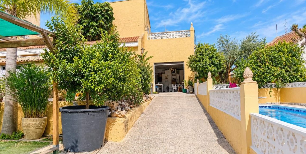 Resale - Villa -
San Miguel de Salinas - Ciudad De Las Comunicaciones