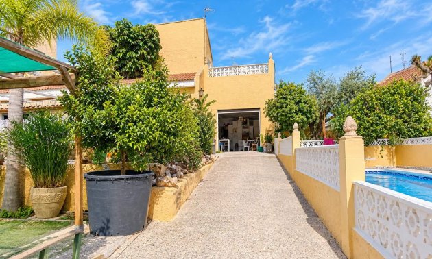Resale - Villa -
San Miguel de Salinas - Ciudad De Las Comunicaciones