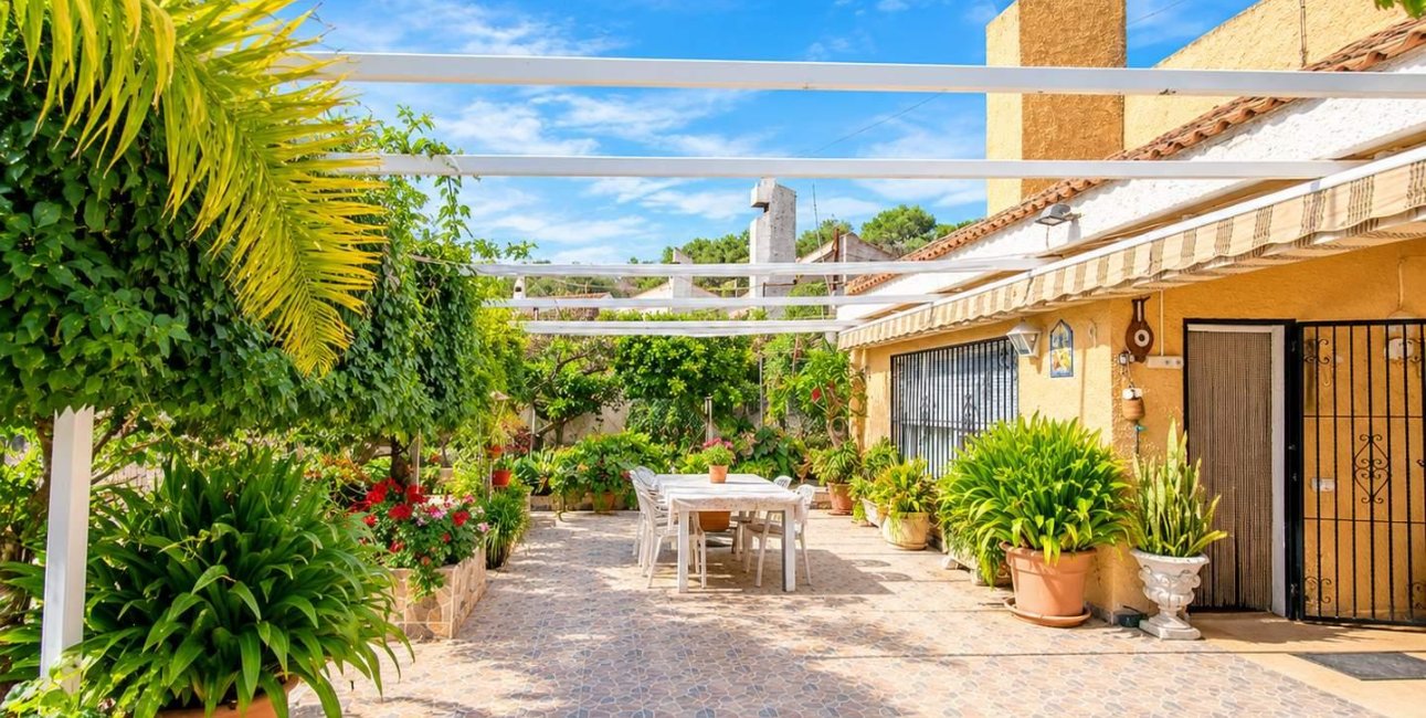 Resale - Villa -
San Miguel de Salinas - Ciudad De Las Comunicaciones