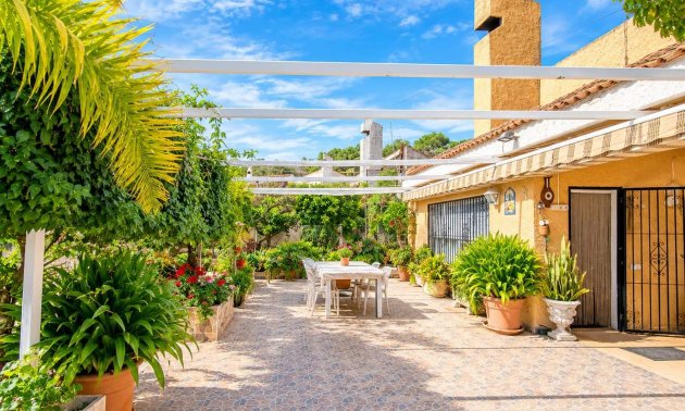 Resale - Villa -
San Miguel de Salinas - Ciudad De Las Comunicaciones