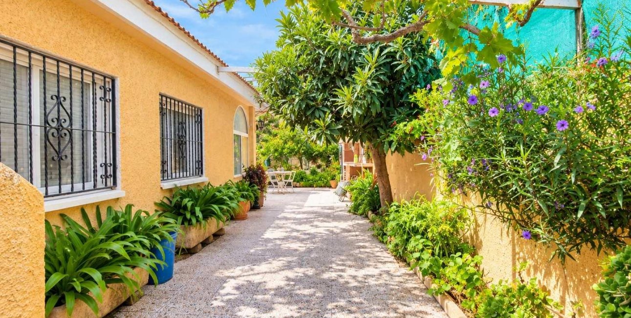 Resale - Villa -
San Miguel de Salinas - Ciudad De Las Comunicaciones