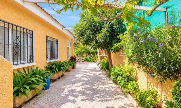 Resale - Villa -
San Miguel de Salinas - Ciudad De Las Comunicaciones