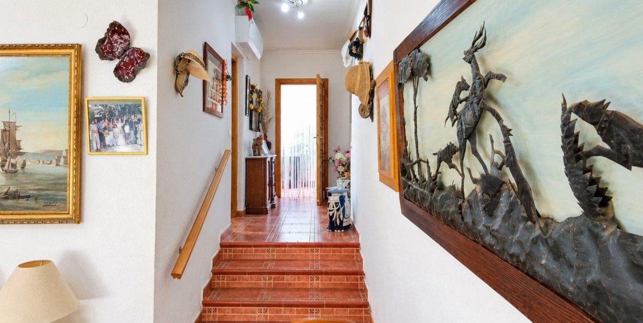 Resale - Villa -
San Miguel de Salinas - Ciudad De Las Comunicaciones