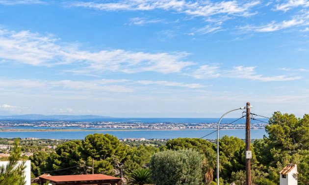 Resale - Villa -
San Miguel de Salinas - Ciudad De Las Comunicaciones