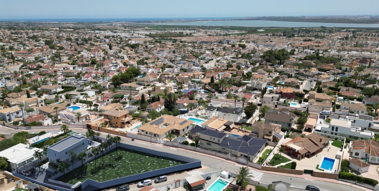 Obra nueva - Villa -
Ciudad Quesada
