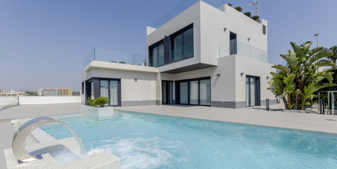 Obra nueva - Villa -
Orihuela Costa - Campoamor