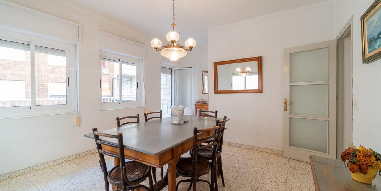 Resale - Apartment / flat -
Torrevieja - Playa del Cura