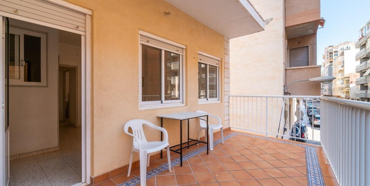 Resale - Apartment / flat -
Torrevieja - Playa del Cura