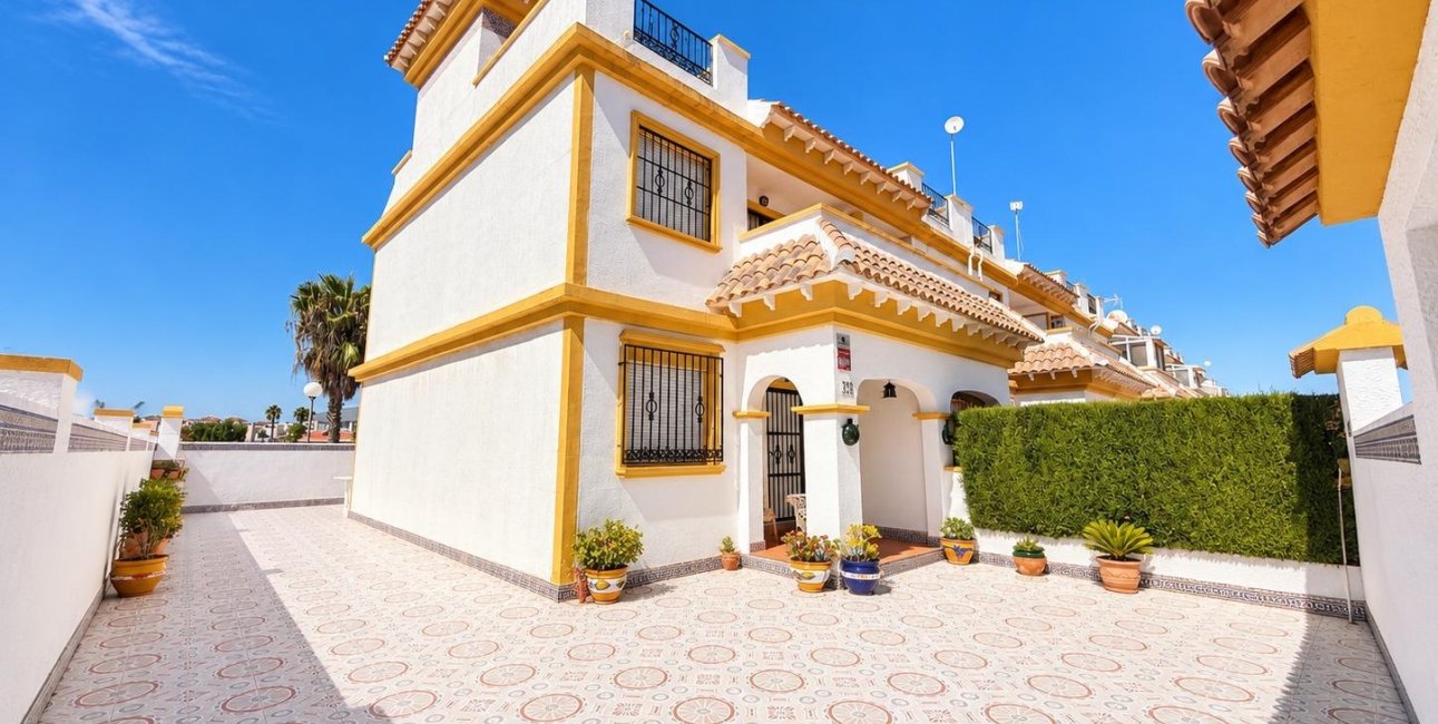 Reventa - Adosado -
Torrevieja - Torretas -La Siesta - El Limonar