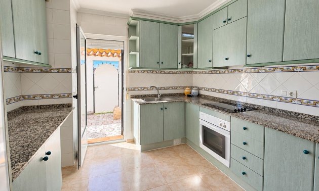 Reventa - Adosado -
Torrevieja - Torretas -La Siesta - El Limonar