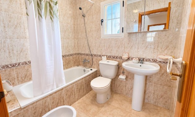Reventa - Adosado -
Torrevieja - Torretas -La Siesta - El Limonar