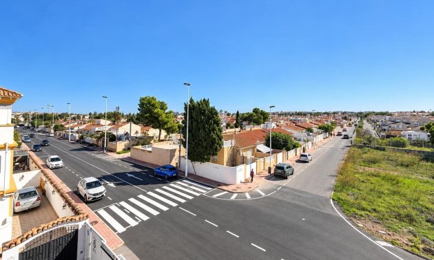 Reventa - Adosado -
Torrevieja - Torretas -La Siesta - El Limonar