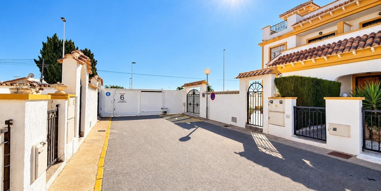 Reventa - Adosado -
Torrevieja - Torretas -La Siesta - El Limonar