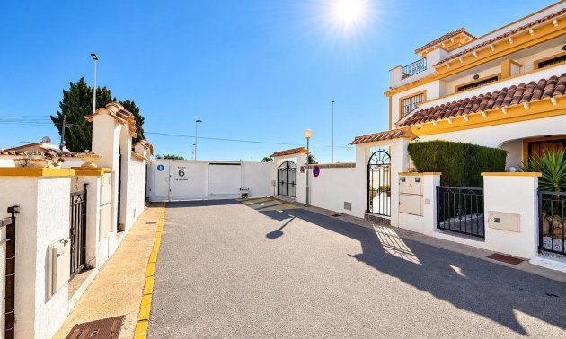 Reventa - Adosado -
Torrevieja - Torretas -La Siesta - El Limonar