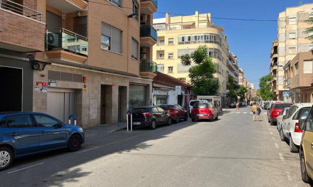 Rynek wtórny - Garaż -
Torrevieja - Centro