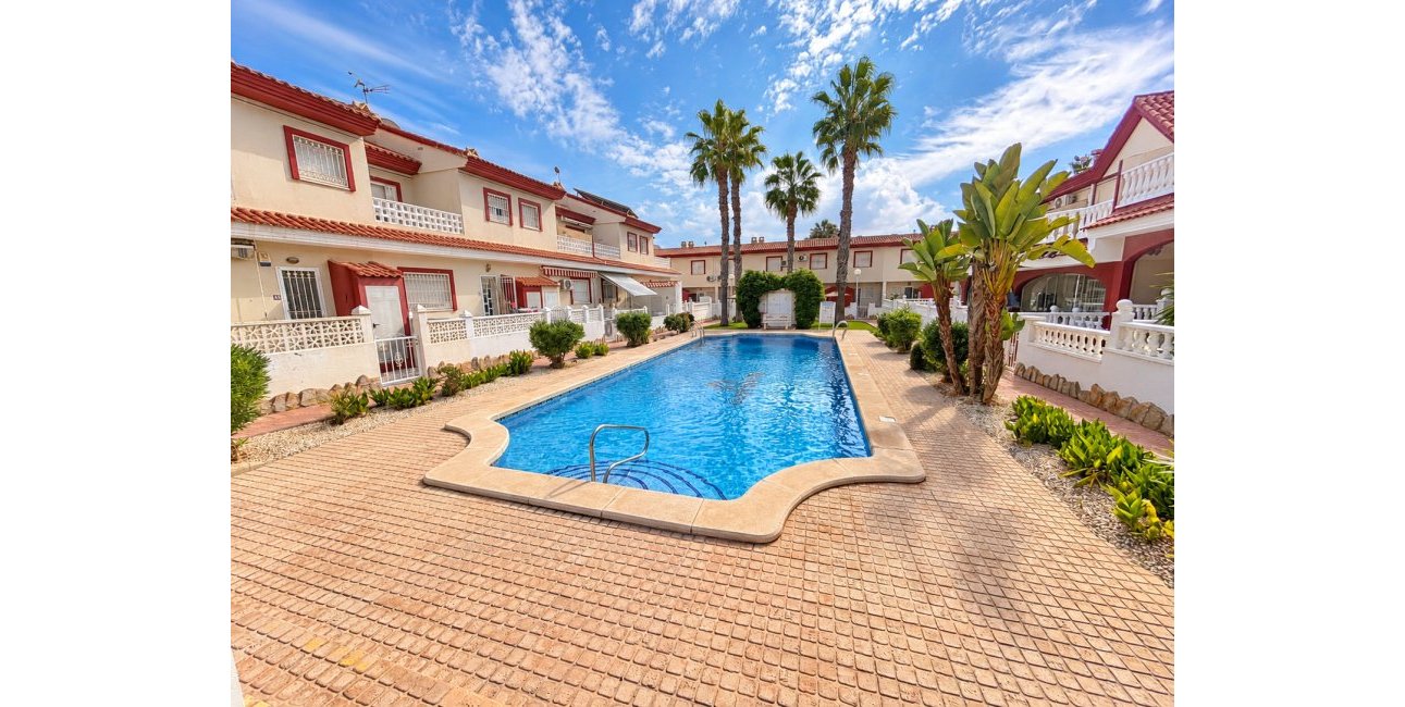 Resale - Townhouse -
Ciudad Quesada - Doña Pepa