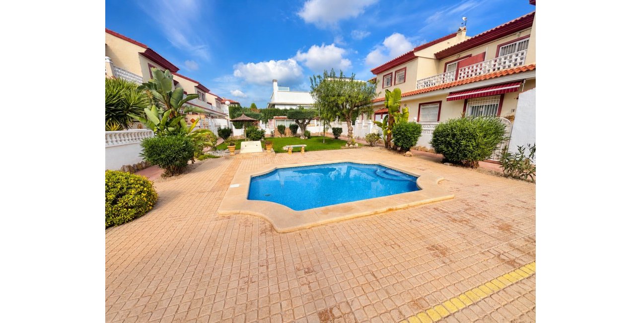 Resale - Townhouse -
Ciudad Quesada - Doña Pepa