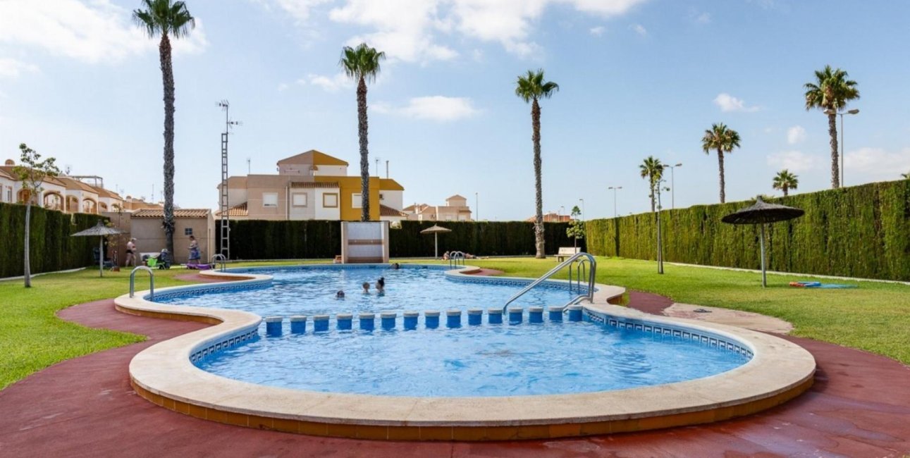 Rynek wtórny - Bungalow -
Torrevieja - El limonar