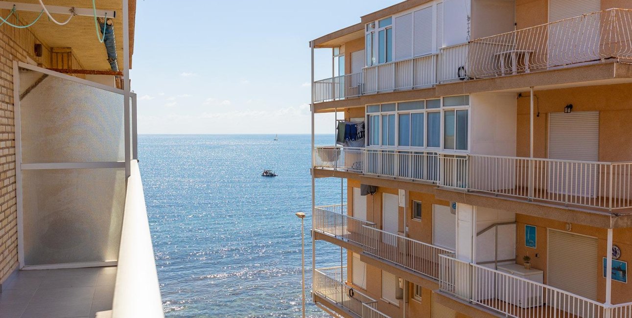 Rynek wtórny - Mieszkanie w bloku -
Torrevieja - Playa de los Naufragos