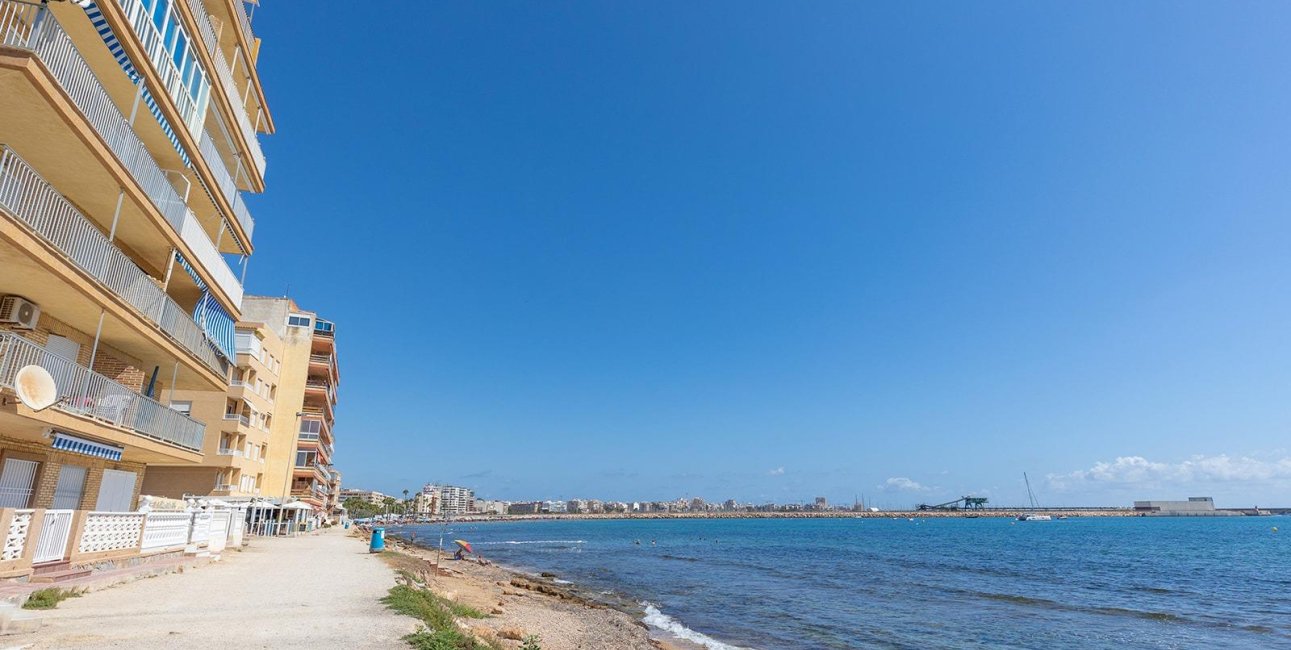 Rynek wtórny - Mieszkanie w bloku -
Torrevieja - Playa de los Naufragos