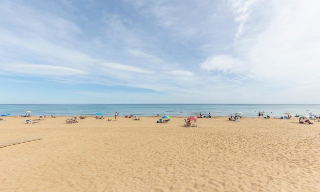 Rynek wtórny - Mieszkanie w bloku -
Torrevieja - La Mata