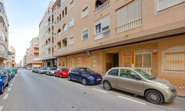 Rynek wtórny - Mieszkanie w bloku -
Torrevieja - Playa del Cura