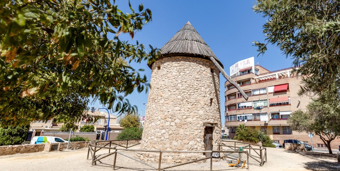 Rynek wtórny - Mieszkanie w bloku -
Torrevieja - El Molino