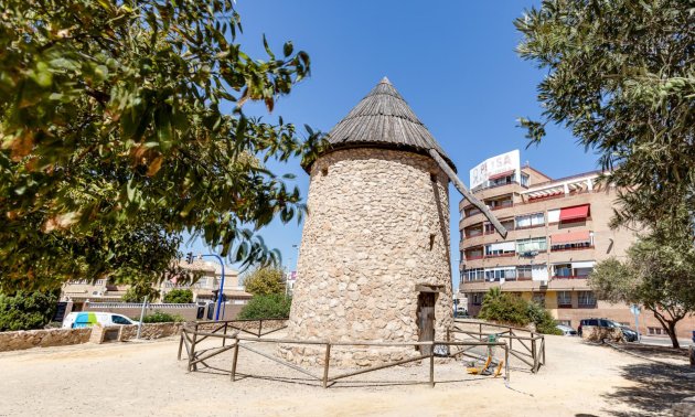 Rynek wtórny - Mieszkanie w bloku -
Torrevieja - El Molino