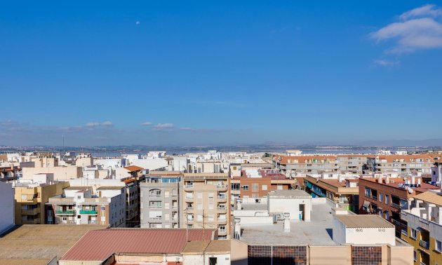 Rynek wtórny - Mieszkanie w bloku -
Torrevieja - Playa del Acequión