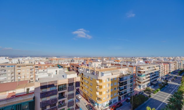 Rynek wtórny - Mieszkanie w bloku -
Torrevieja - Playa del Acequión