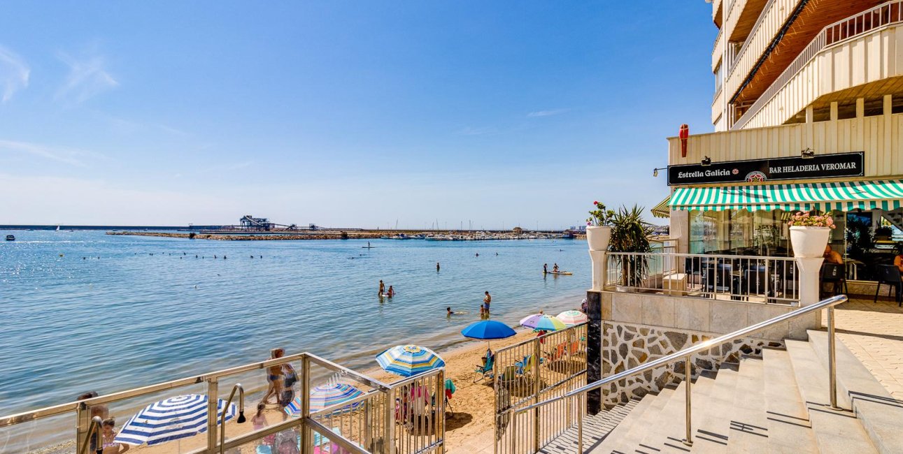 Rynek wtórny - Mieszkanie w bloku -
Torrevieja - Playa del Acequión