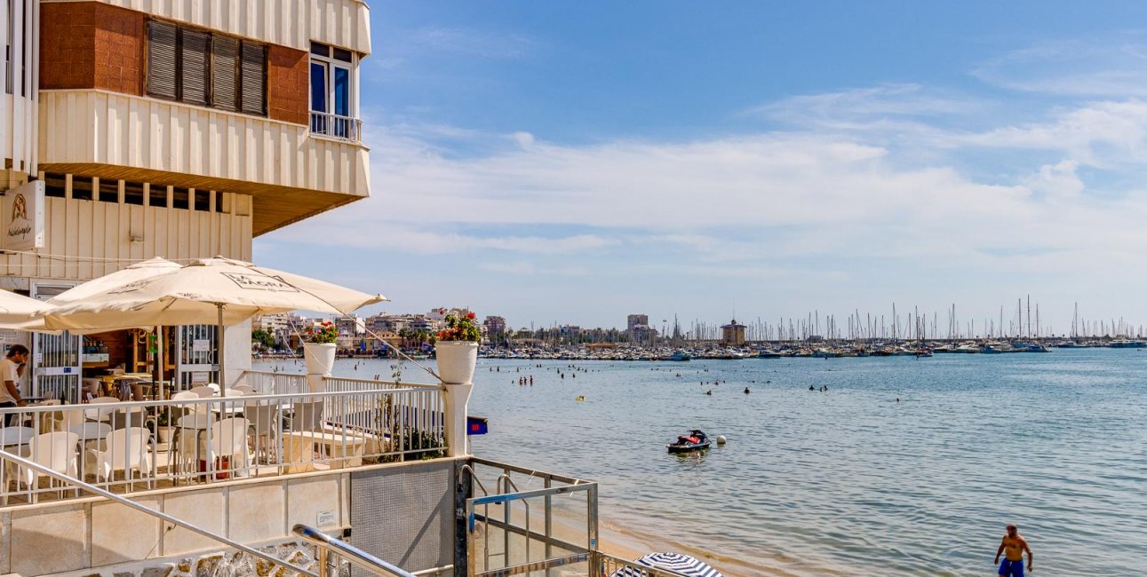 Rynek wtórny - Mieszkanie w bloku -
Torrevieja - Playa del Acequión