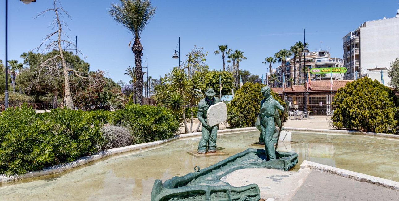 Rynek wtórny - Mieszkanie w bloku -
Torrevieja - Playa del Acequión