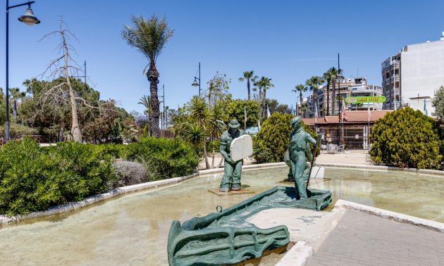 Rynek wtórny - Mieszkanie w bloku -
Torrevieja - Playa del Acequión