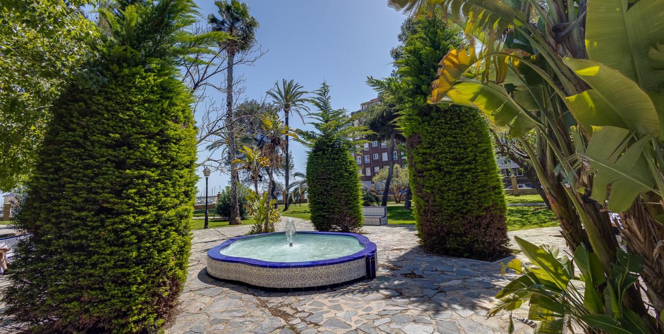 Rynek wtórny - Mieszkanie w bloku -
Torrevieja - Playa del Acequión