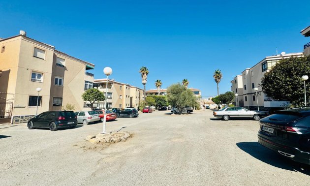 Rynek wtórny - Nauka -
Torrevieja - La Siesta