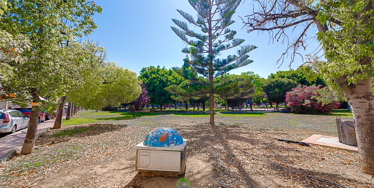 Rynek wtórny - Bungalow -
Torrevieja - Playa de La Acequion