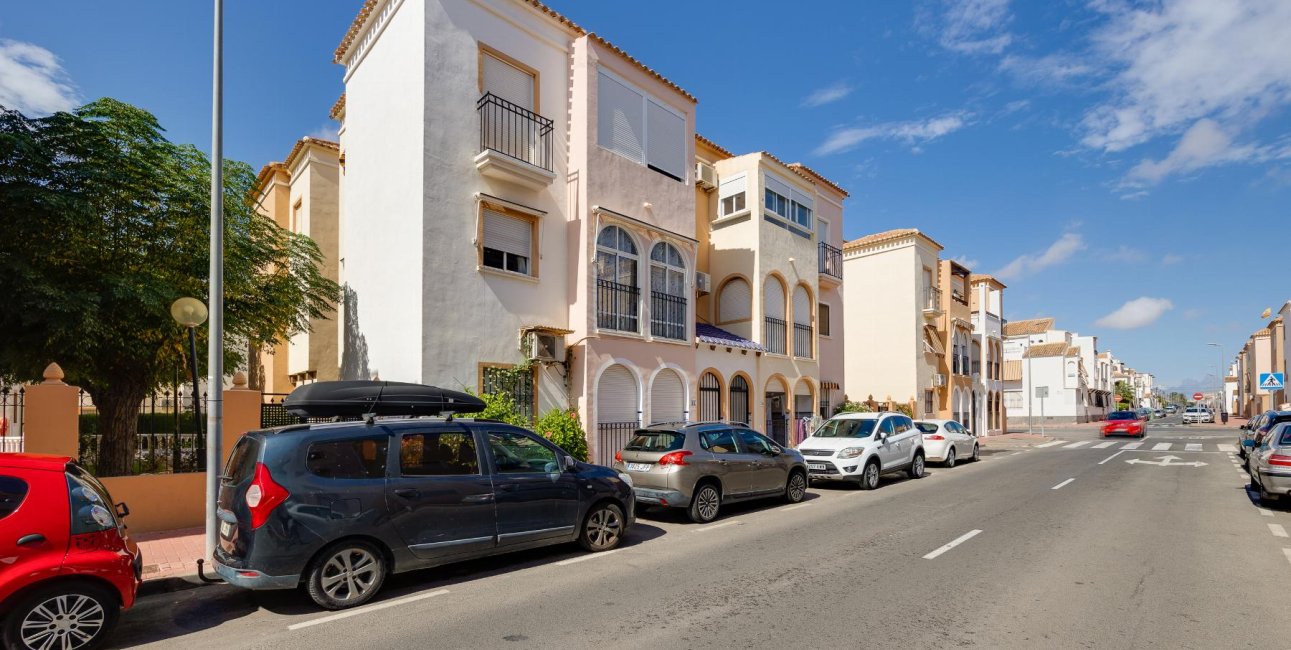 Rynek wtórny - Bungalow -
Torrevieja - Playa de los Naufragos