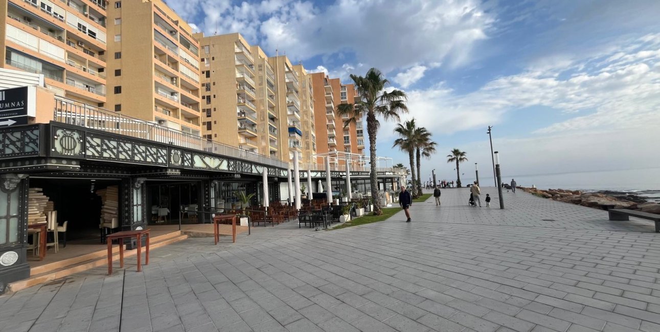 Rynek wtórny - Mieszkanie w bloku -
Torrevieja - Playa del Cura