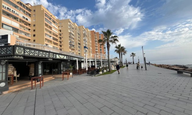 Rynek wtórny - Mieszkanie w bloku -
Torrevieja - Playa del Cura