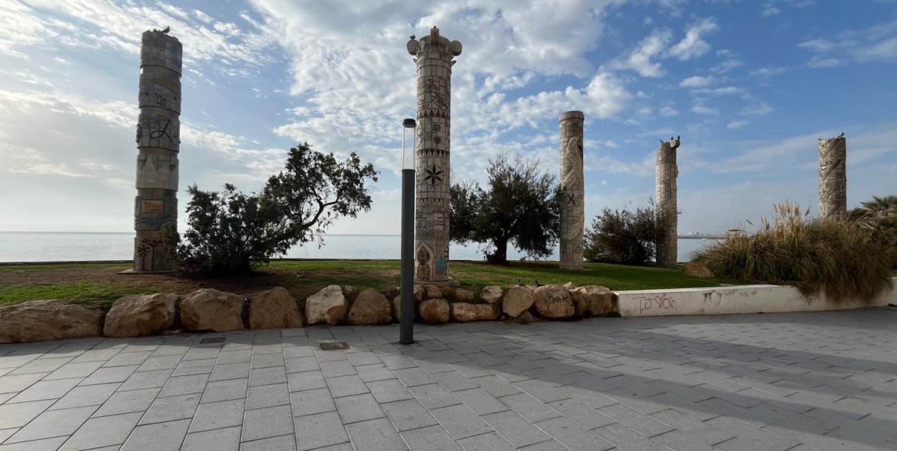 Rynek wtórny - Mieszkanie w bloku -
Torrevieja - Playa del Cura