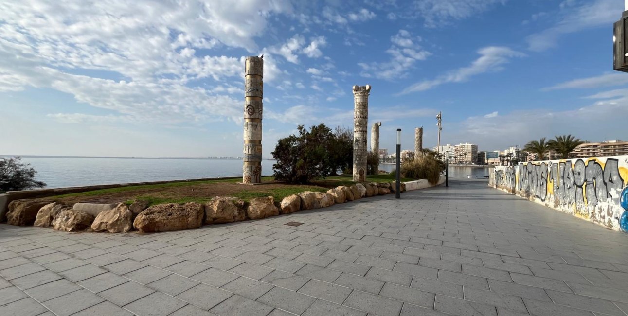 Rynek wtórny - Mieszkanie w bloku -
Torrevieja - Playa del Cura