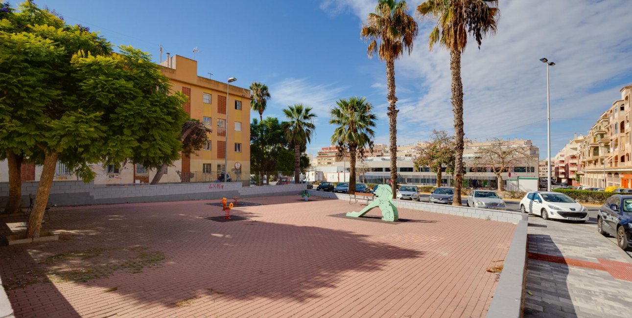 Rynek wtórny - Mieszkanie w bloku -
Torrevieja - Centro