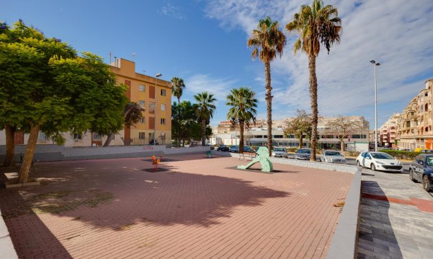 Rynek wtórny - Mieszkanie w bloku -
Torrevieja - Centro