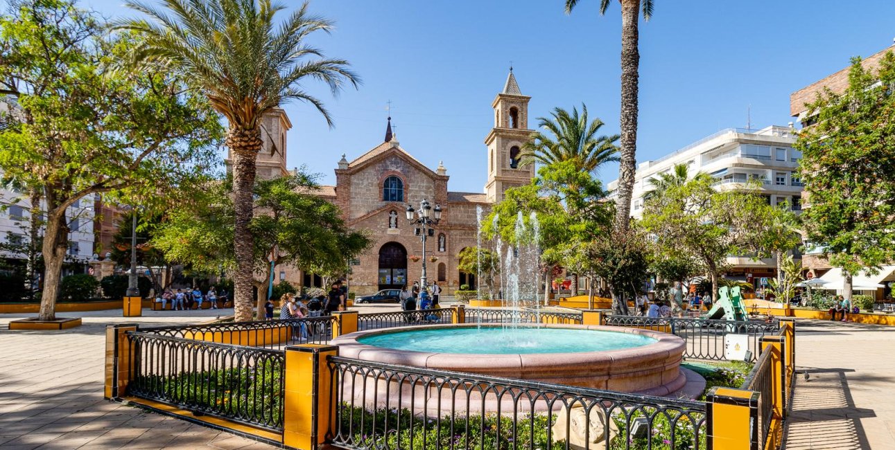 Rynek wtórny - Mieszkanie w bloku -
Torrevieja - Centro