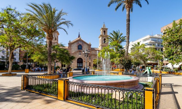 Rynek wtórny - Mieszkanie w bloku -
Torrevieja - Centro